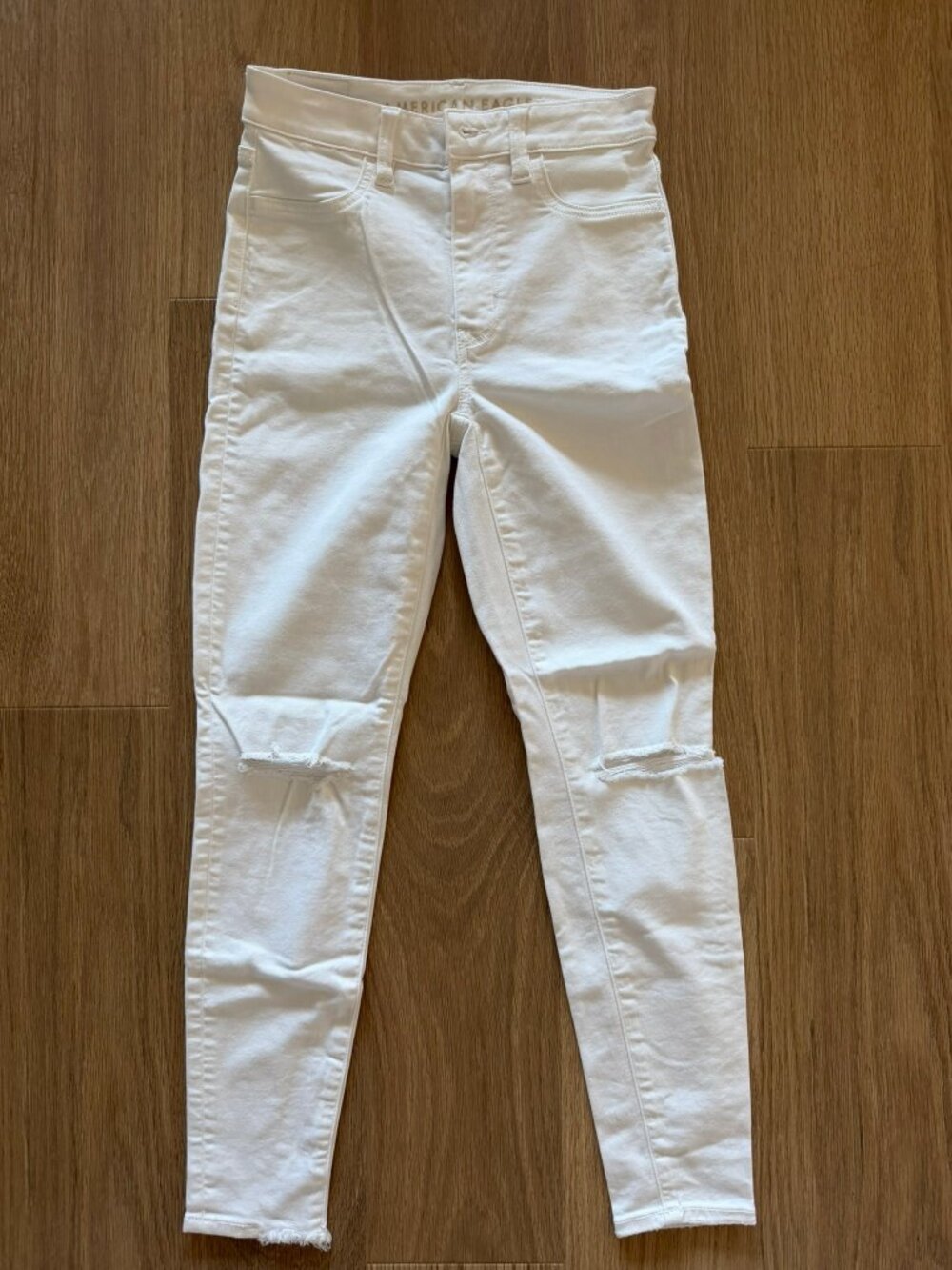 American Eagle White Distressed Skinny Jeans